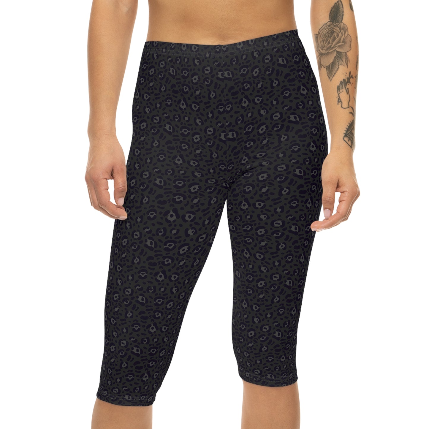Comfortable Bold Black Leopard Print Women’s Capri Leggings for Activewear