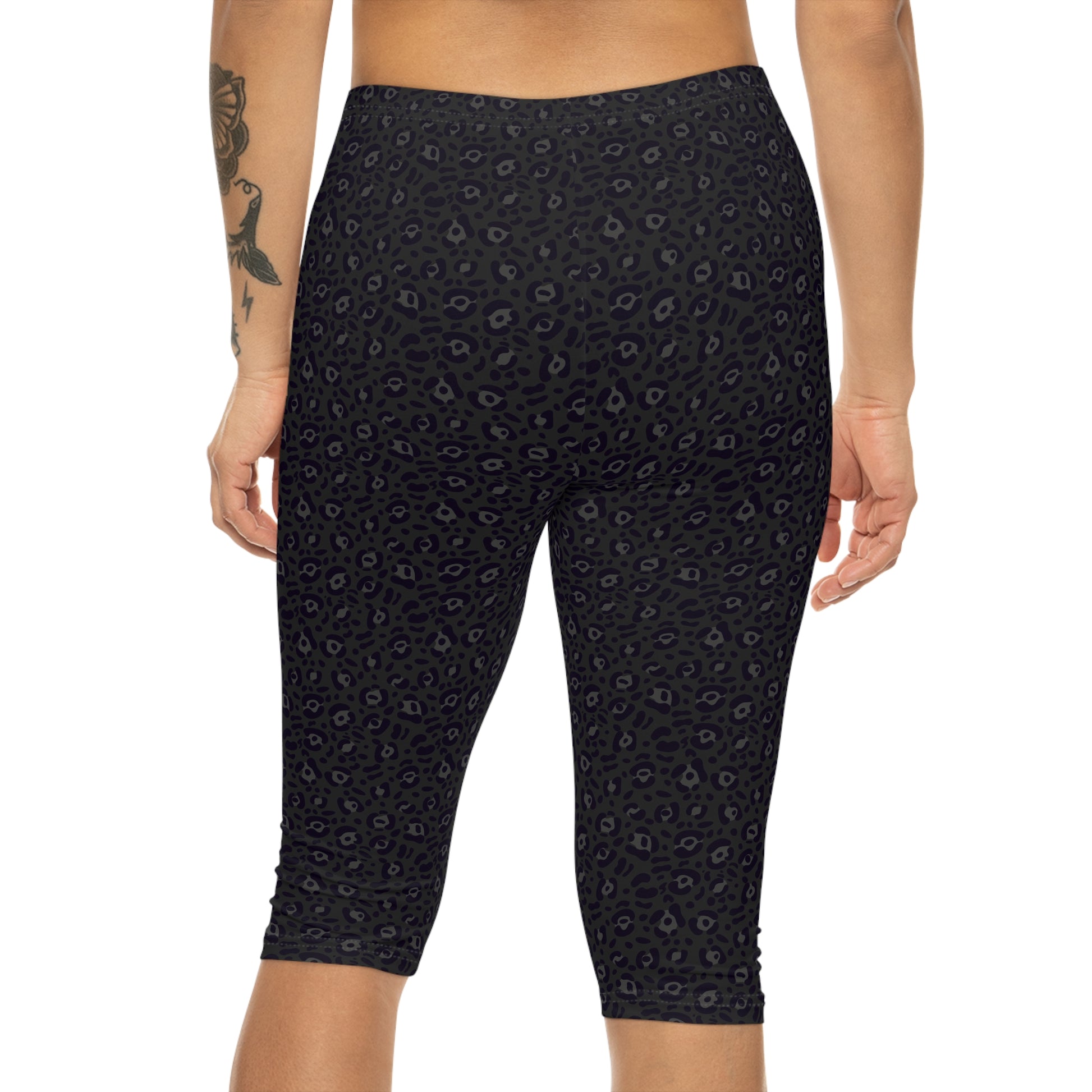 Modern Bold Black Leopard Print Women’s Capri Leggings for Activewear