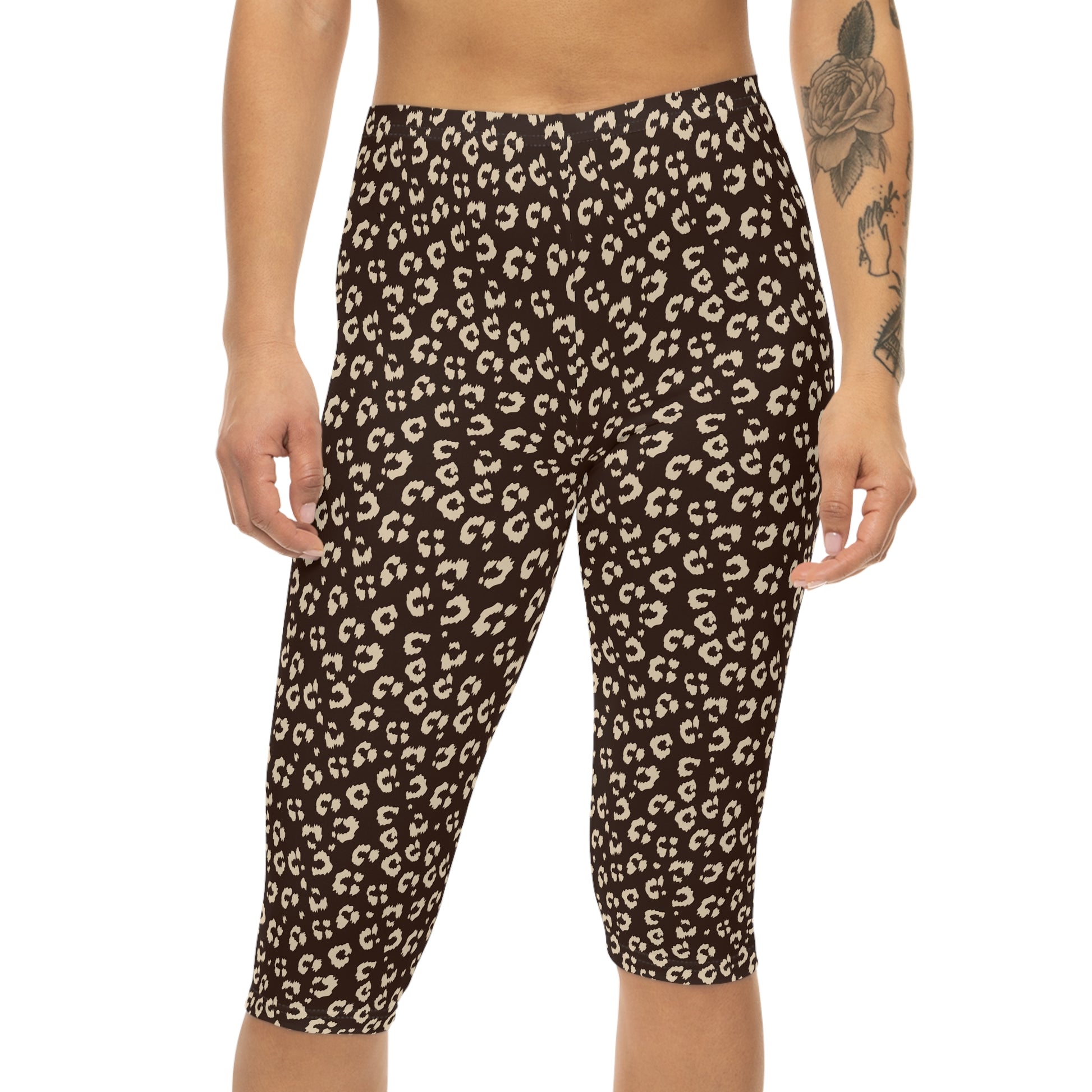 Modern Bold Leopard Print Women’s Capri Leggings for Activewear