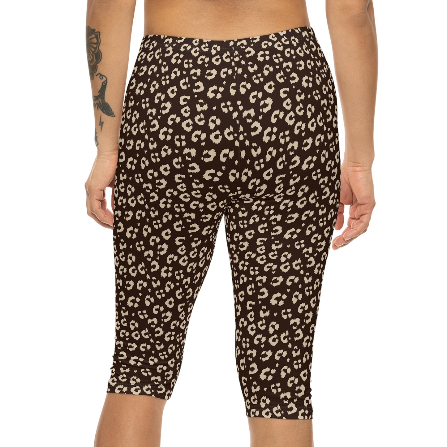 Soft Stretchy Bold Leopard Print Women’s Capri Leggings for Activewear
